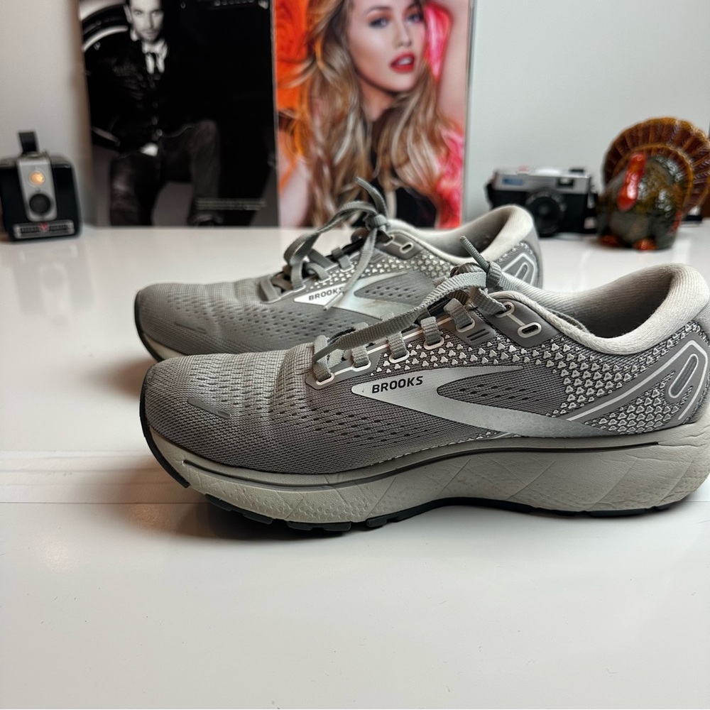 Brooks Ghost Running Shoes | Gray Performance Walking Sneakers · Women’s 8.5